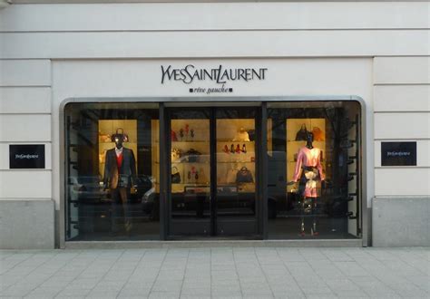 Yves Saint Laurent – Kurfürstendamm .